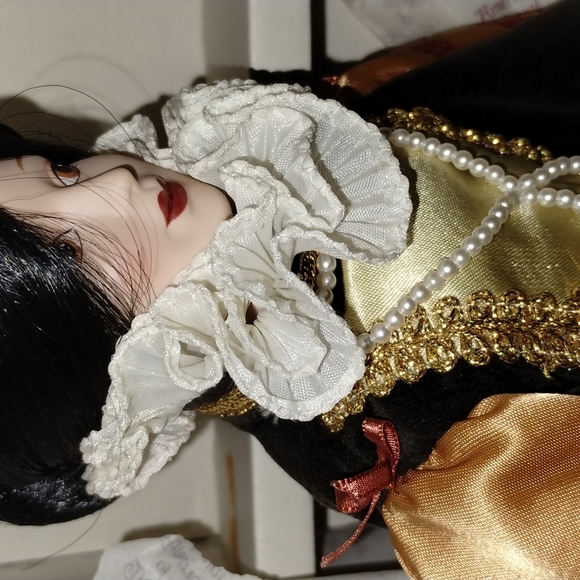 Porcelain Doll - Picture 5 of 8